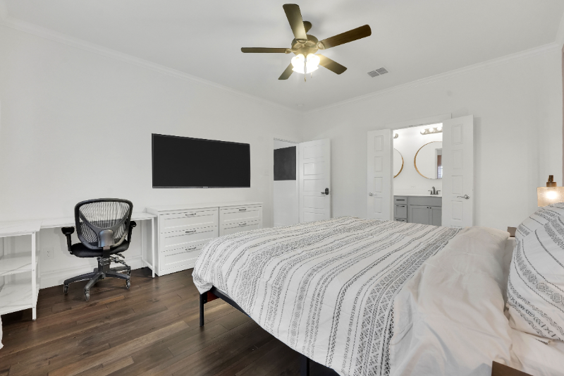 2113 Paxton Way - Photo 2 of 14