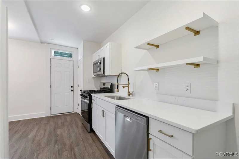 3139 Ellwood Ave - Photo 6 of 8