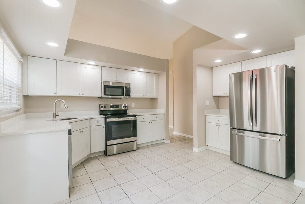 9824 Sir Frederick St - Photo 6 of 16