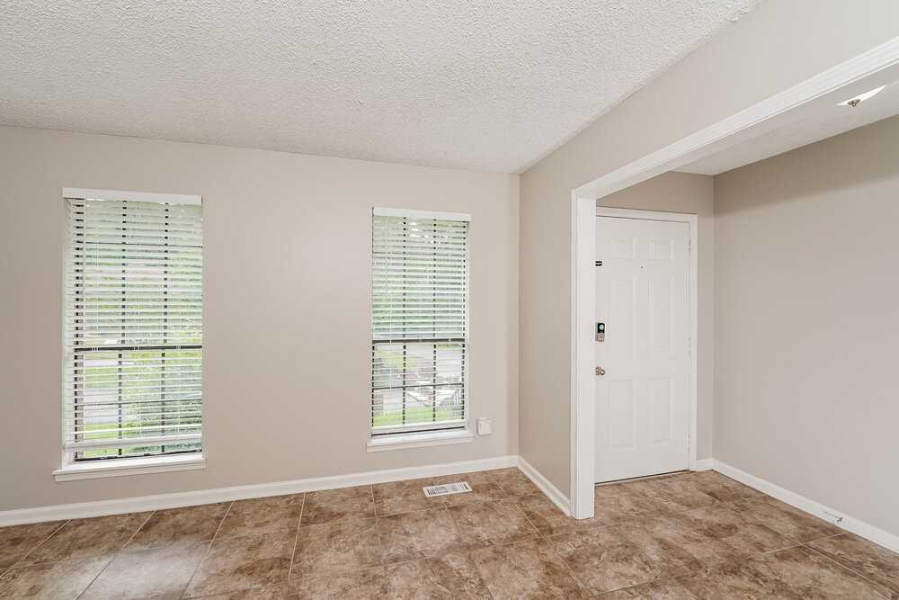 1100 Westchester Pkwy - Photo 6 of 17