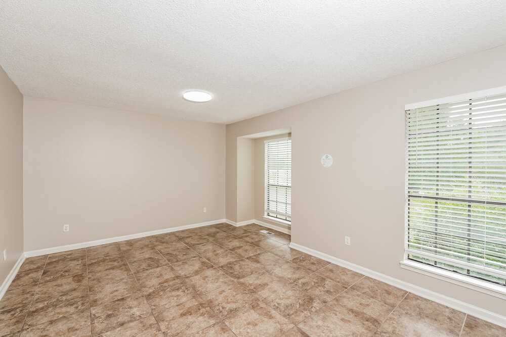 1100 Westchester Pkwy - Photo 7 of 17