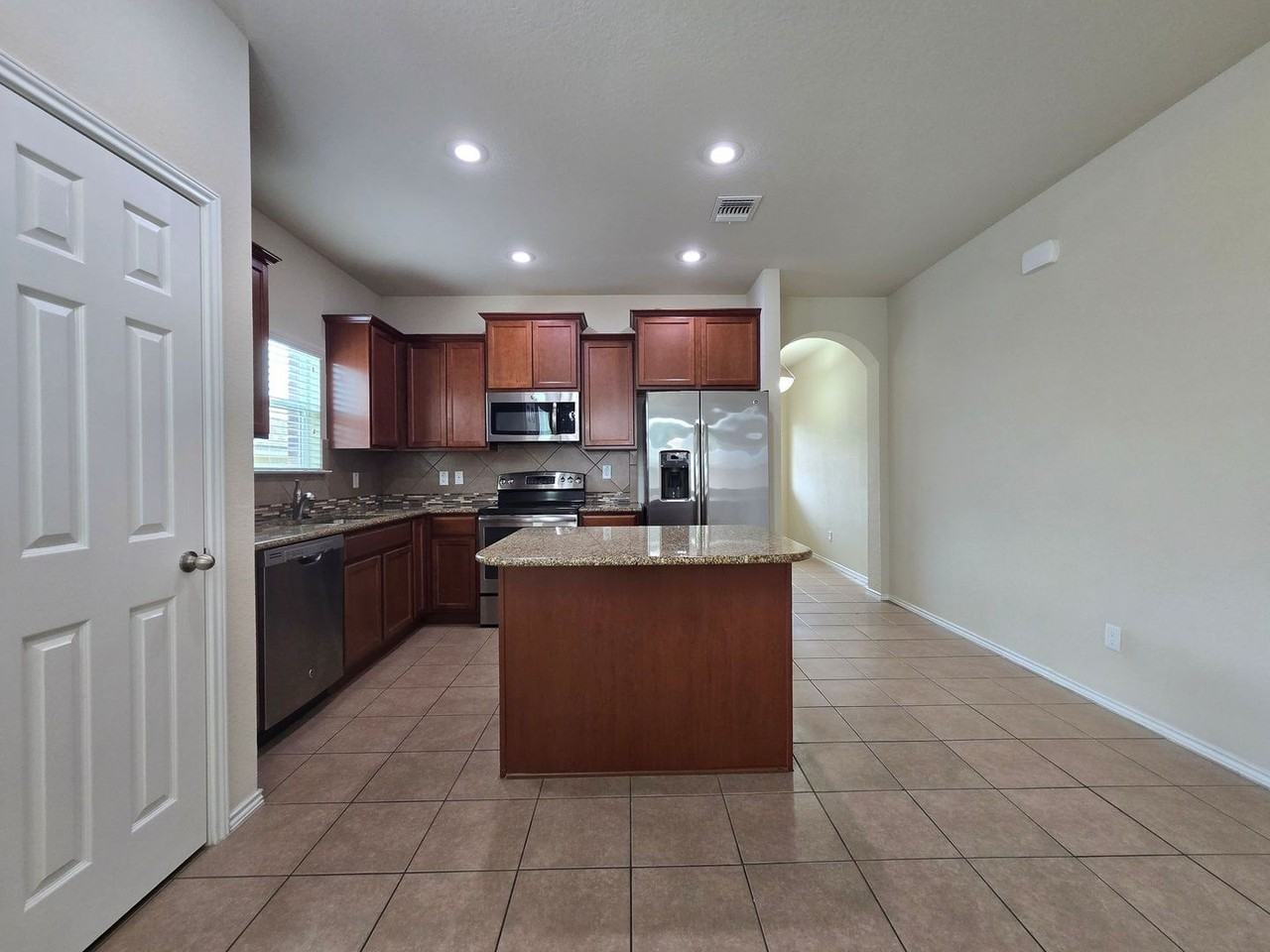 9507 Adeel Dr - Photo 4 of 31