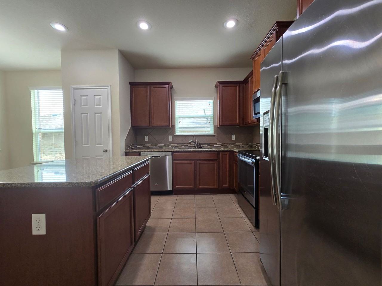 9507 Adeel Dr - Photo 6 of 31