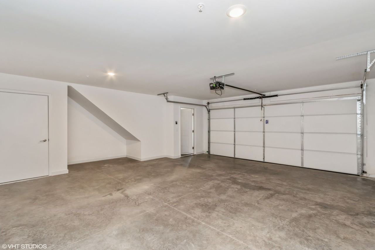 Big Ben Townhomes - Photo 2 of 11
