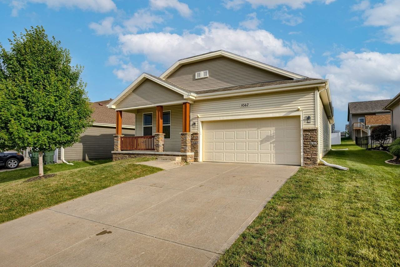 8562 King St - Photo 2 of 36