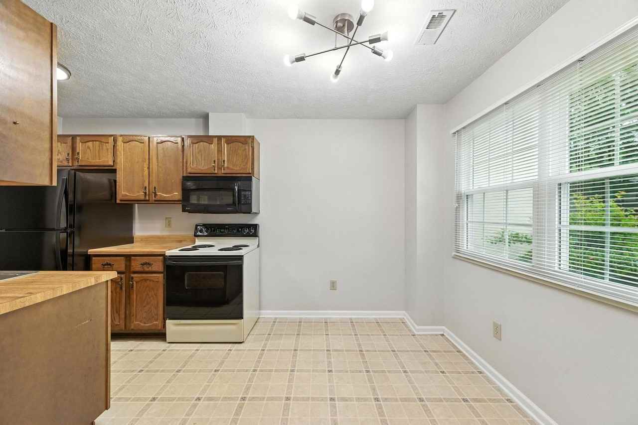 29 Oneonta Drive - Photo 7 of 17