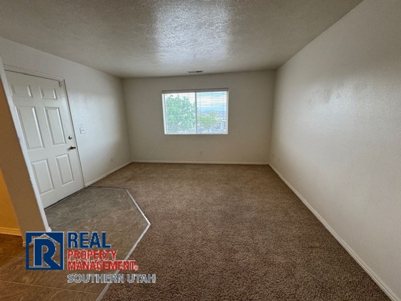 628 W Evans Ridge Cir #3 - Photo 2 of 11