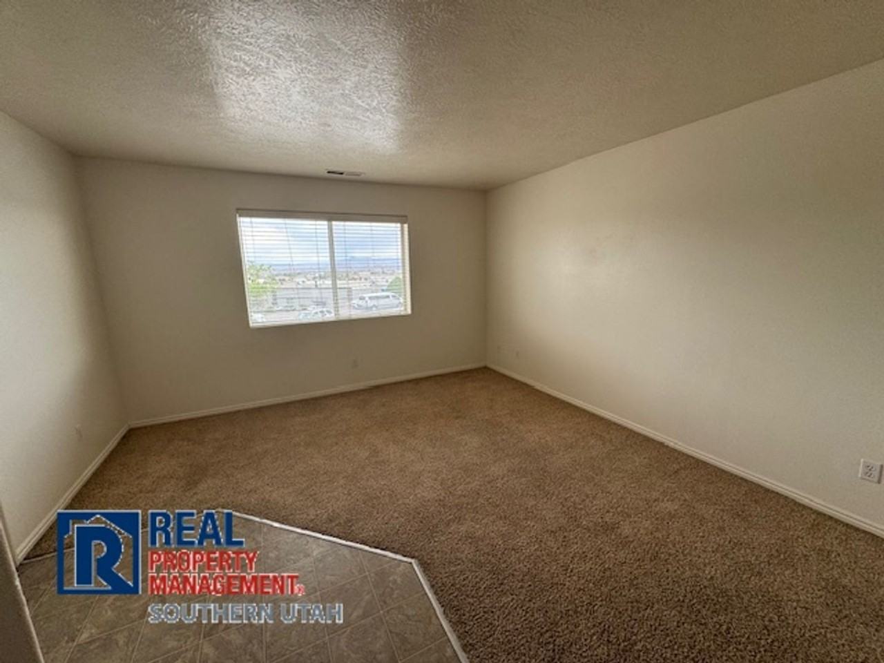 628 W Evans Ridge Cir #3 - Photo 3 of 11