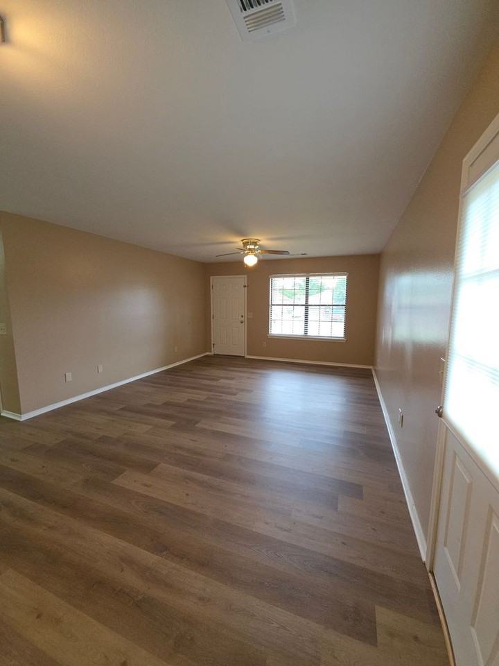 105 E 6th St - Photo 2 of 26
