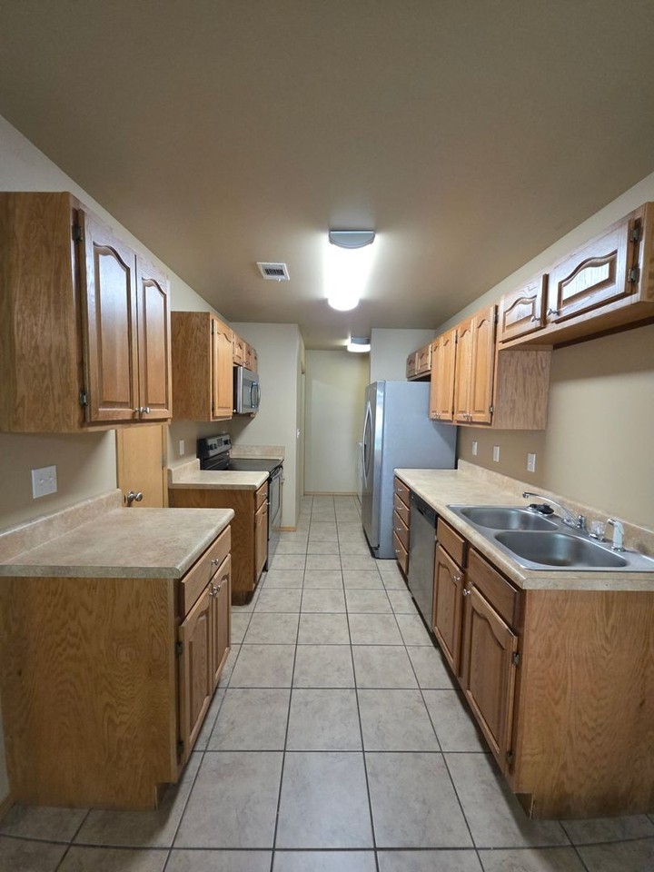 511 W 7th St - Photo 5 of 19