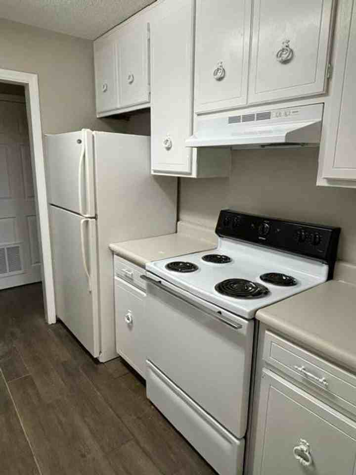 3108 Sundance Cir Apt A - Photo 5 of 9