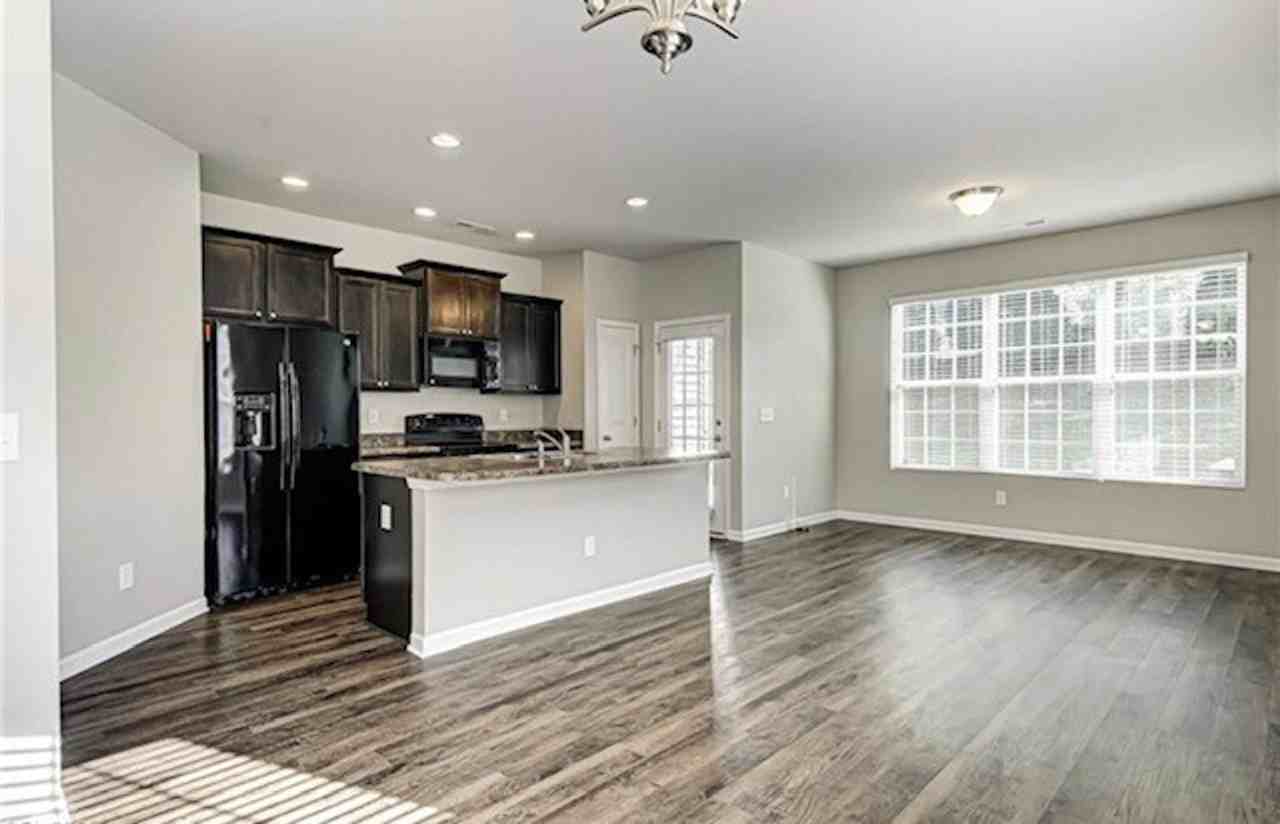 2437 Hartfield Cir - Photo 2 of 12
