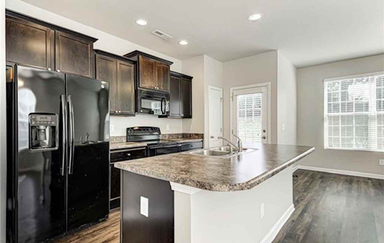 2437 Hartfield Cir - Photo 6 of 12