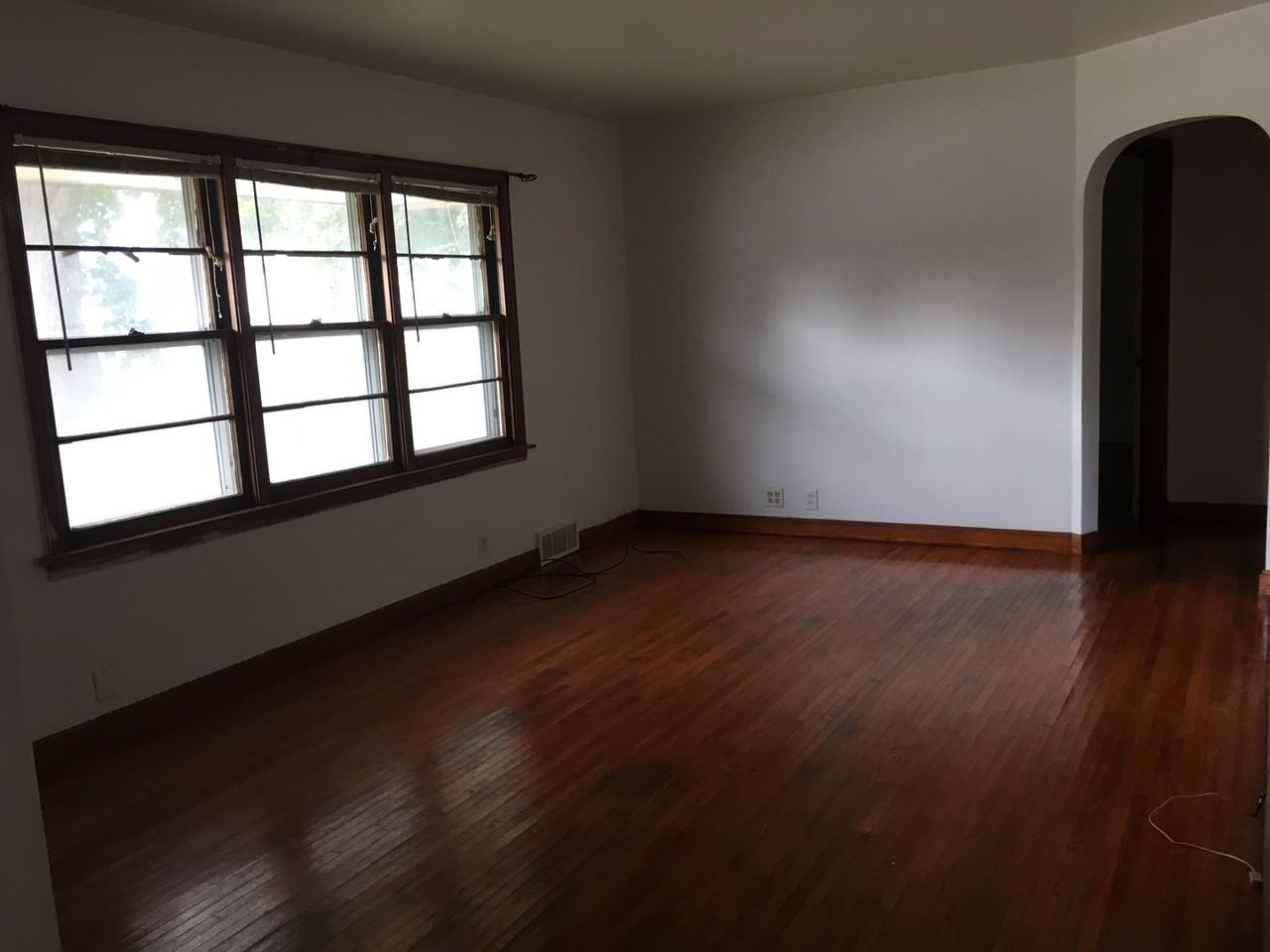 700 Kern St - Photo 2 of 7