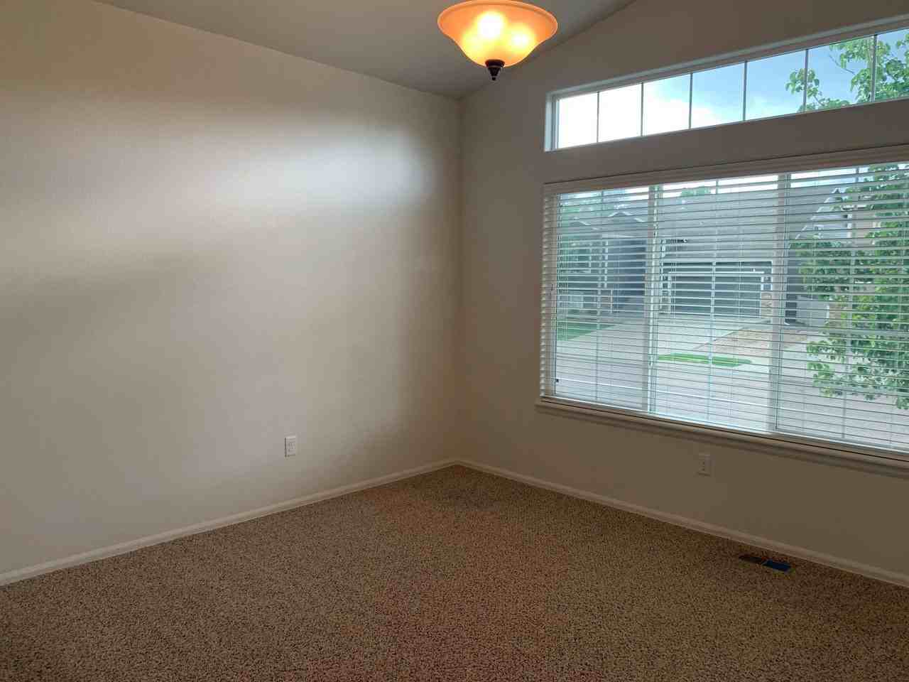 2462 Marshfield Ln - Photo 2 of 15