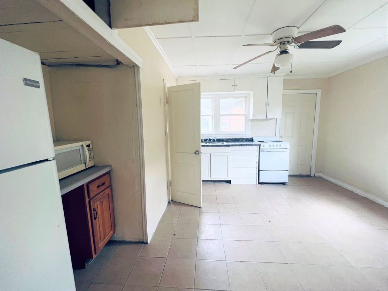 110 Orange Ave W - Photo 3 of 9