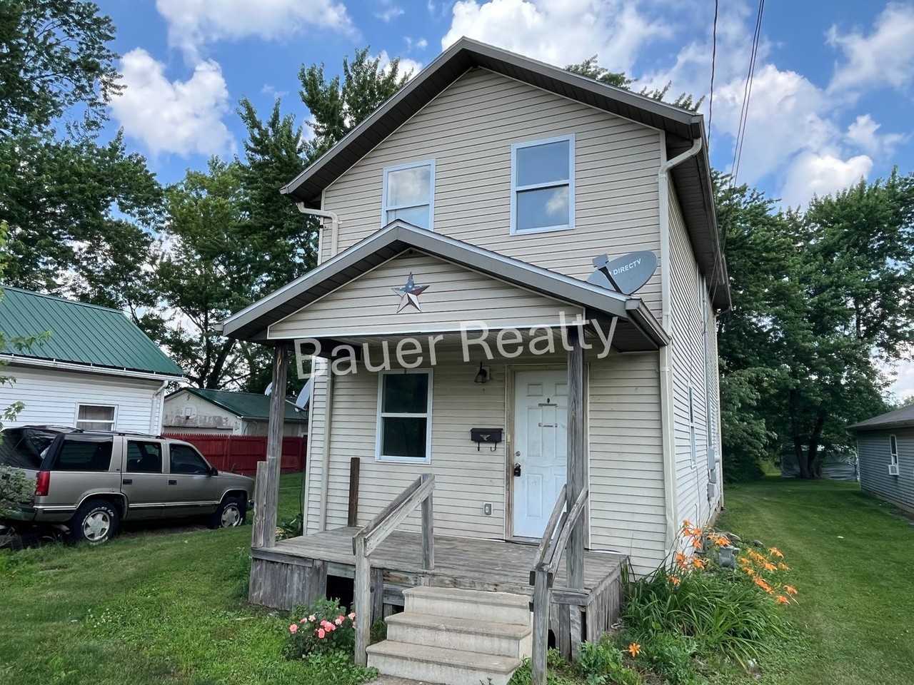 612 Pleasant St - Photo 2 of 15