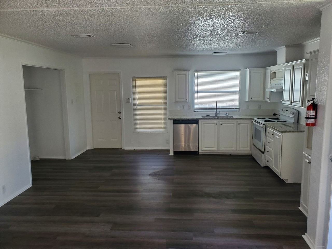 11806 Greenglen Dr - Photo 2 of 8