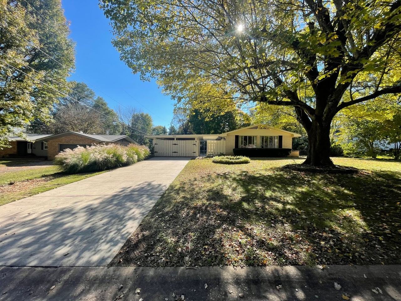 2848 E Eastmoor Dr - Photo 2 of 32