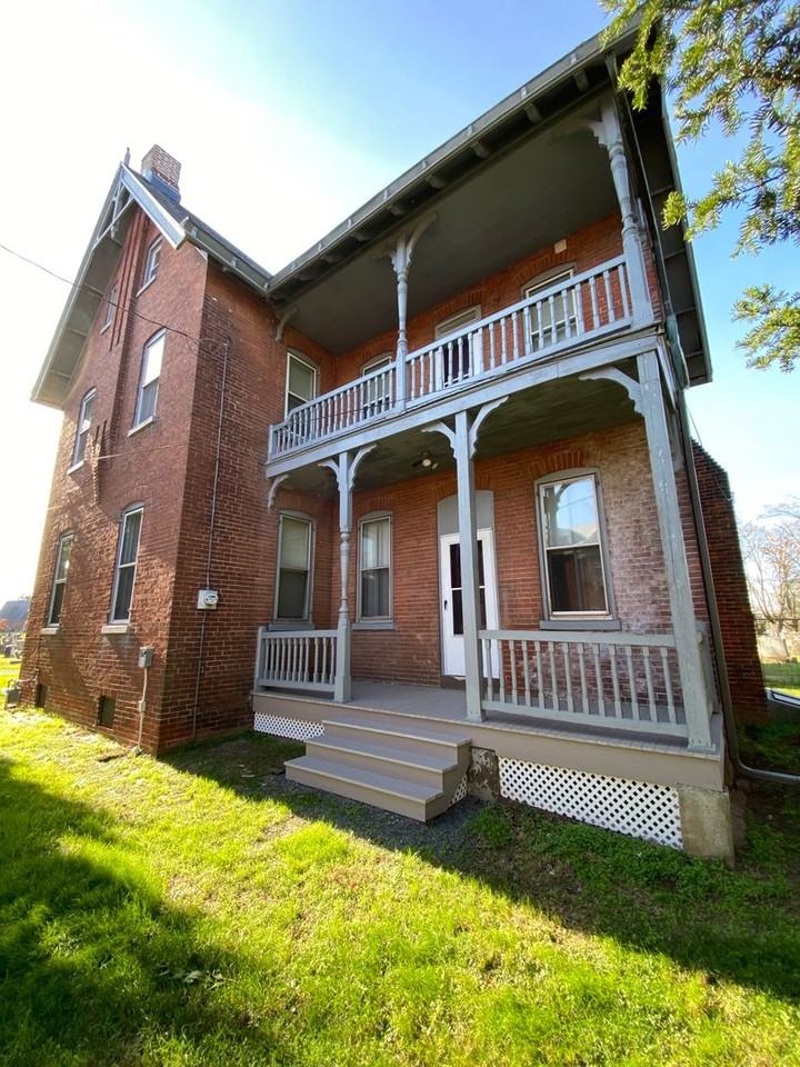 538 E Strawberry St - Photo 2 of 20