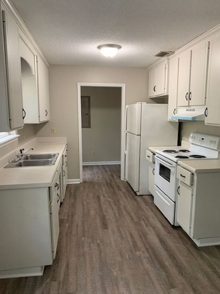 5600 Scruggs Cir - Photo 2 of 7