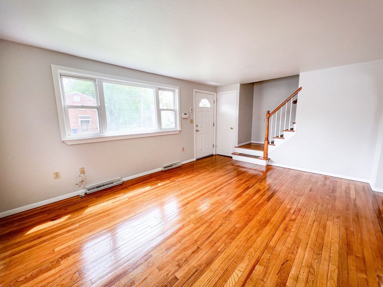 54 Vineland Ter - Photo 4 of 27