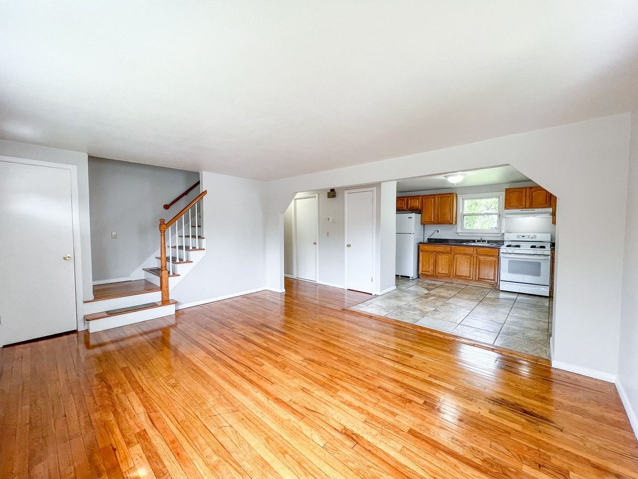 54 Vineland Ter - Photo 5 of 27