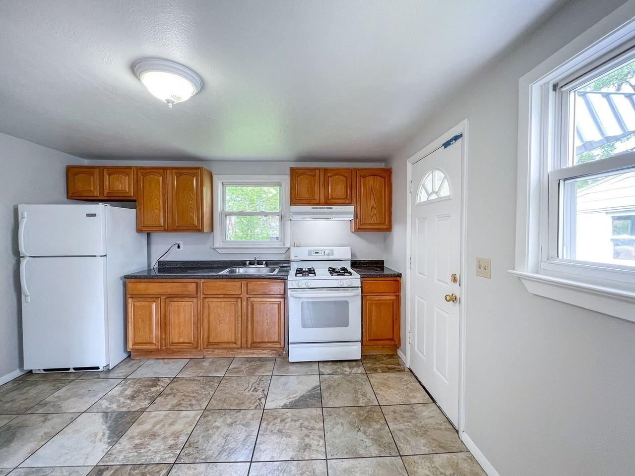 54 Vineland Ter - Photo 6 of 27