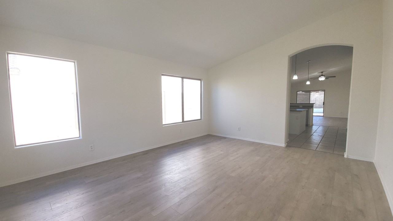 845 W Vaughn Ave - Photo 4 of 34