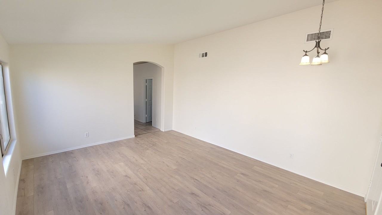 845 W Vaughn Ave - Photo 5 of 34