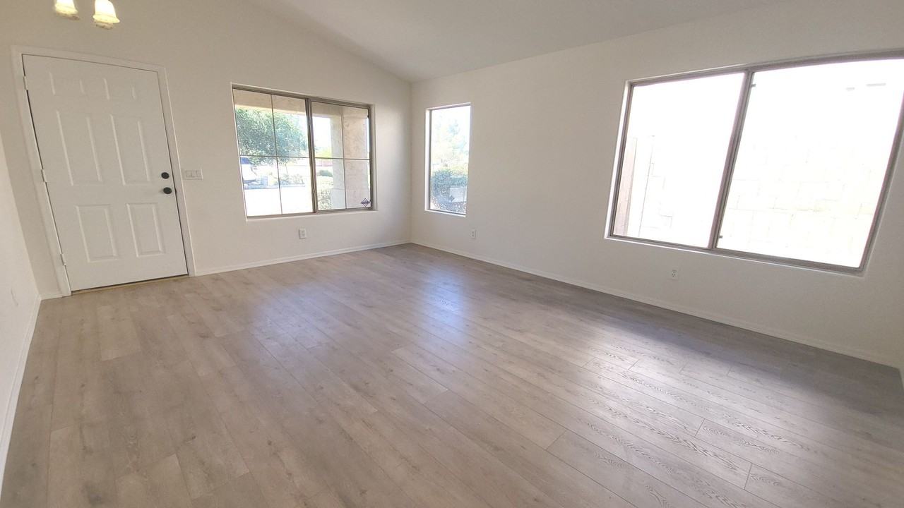 845 W Vaughn Ave - Photo 6 of 34