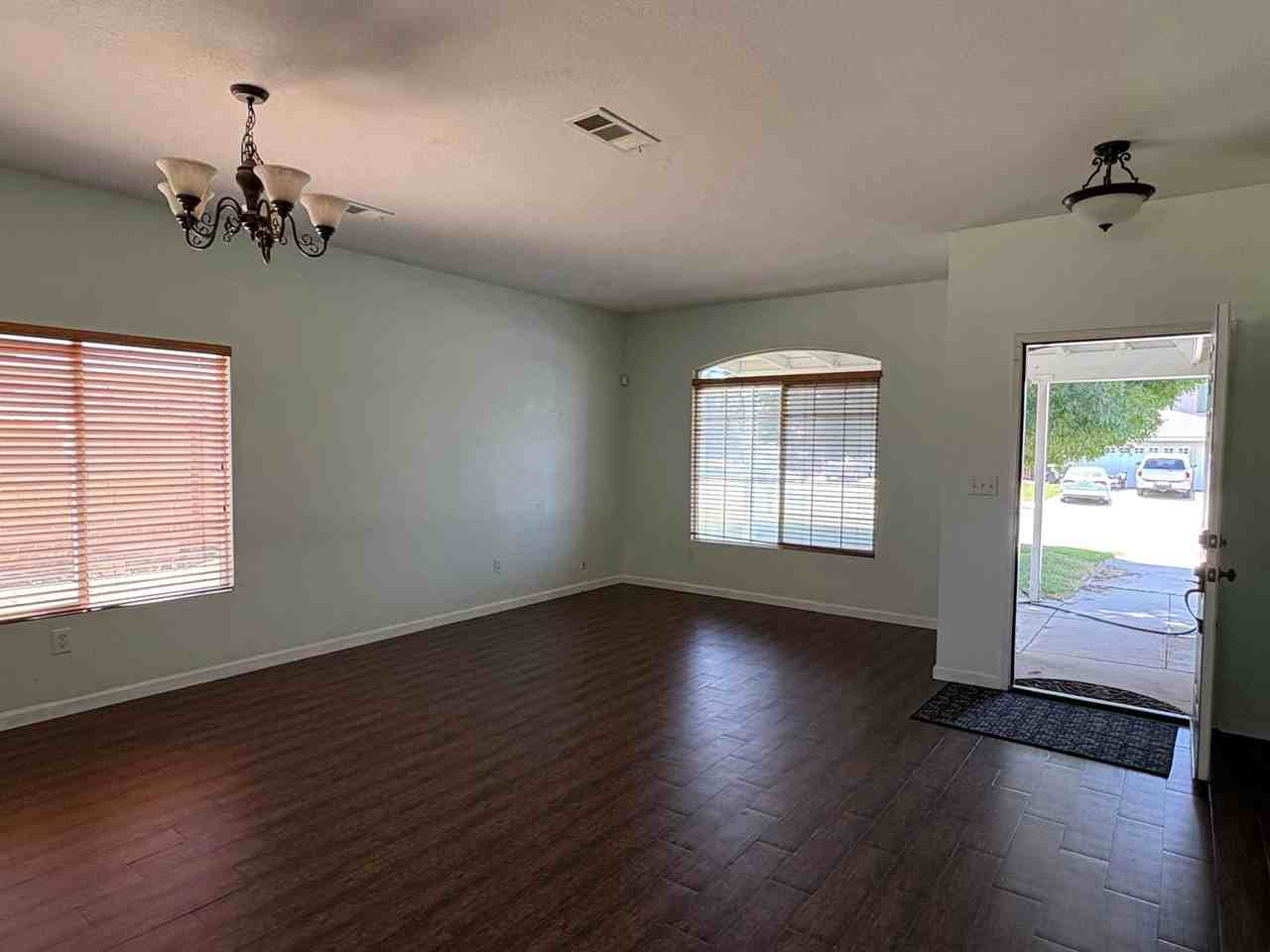 1010 Clearview St - Photo 3 of 15