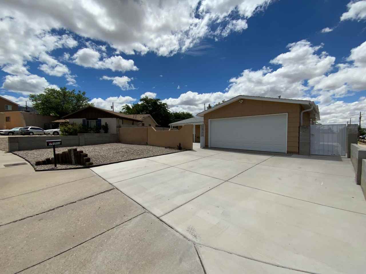 12700 Mountain Rd Ne - Photo 2 of 36