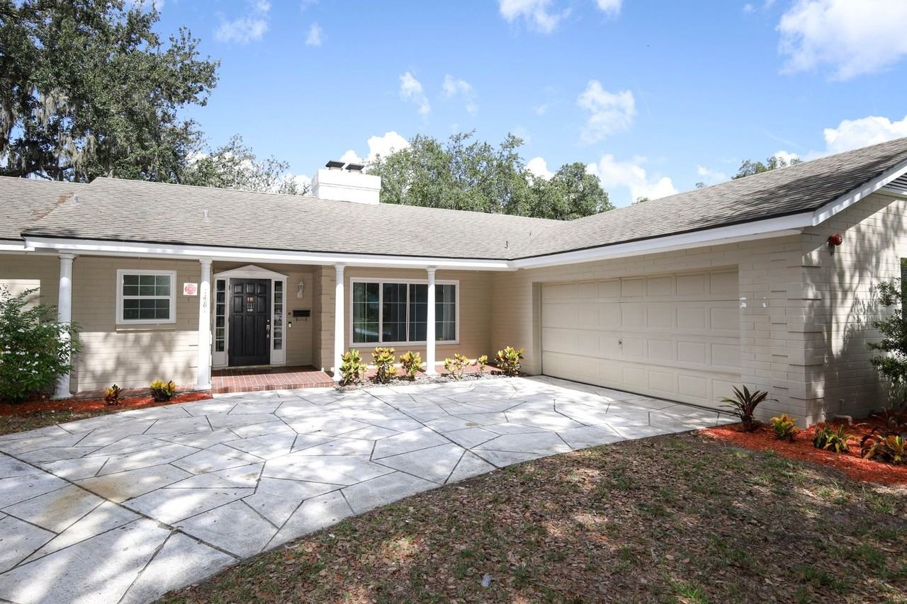 1481 Glastonberry Rd - Photo 3 of 34