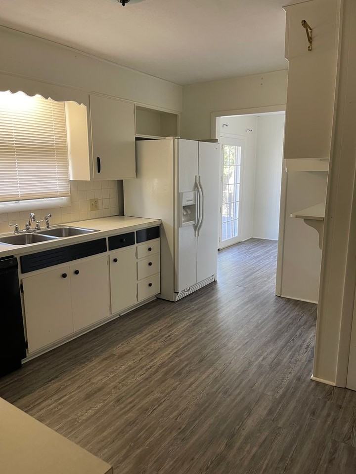119 Hawkins Ave - Photo 3 of 12