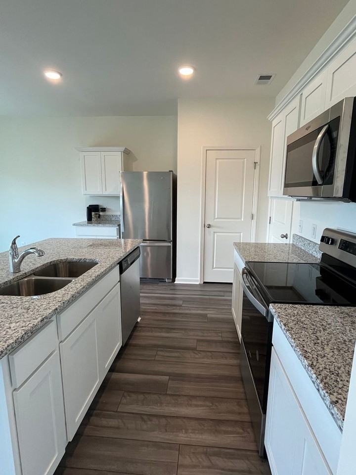 192 Lyra Ln - Photo 4 of 16