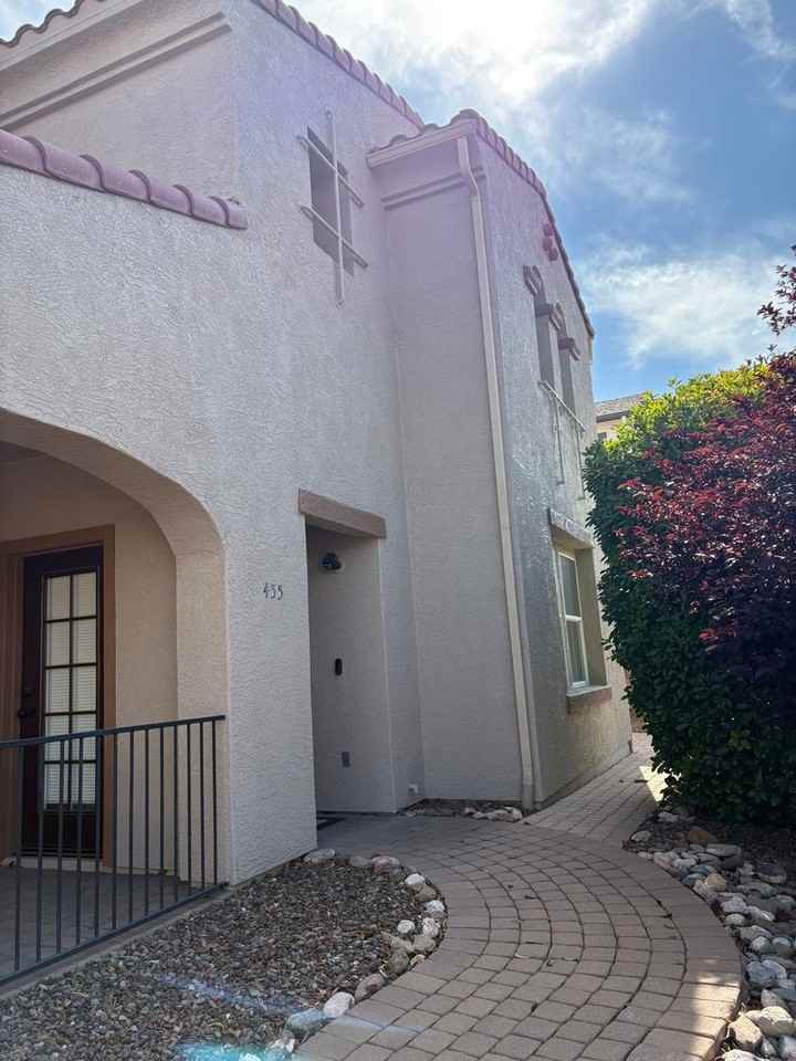 455 Phelps Dr - Photo 2 of 29