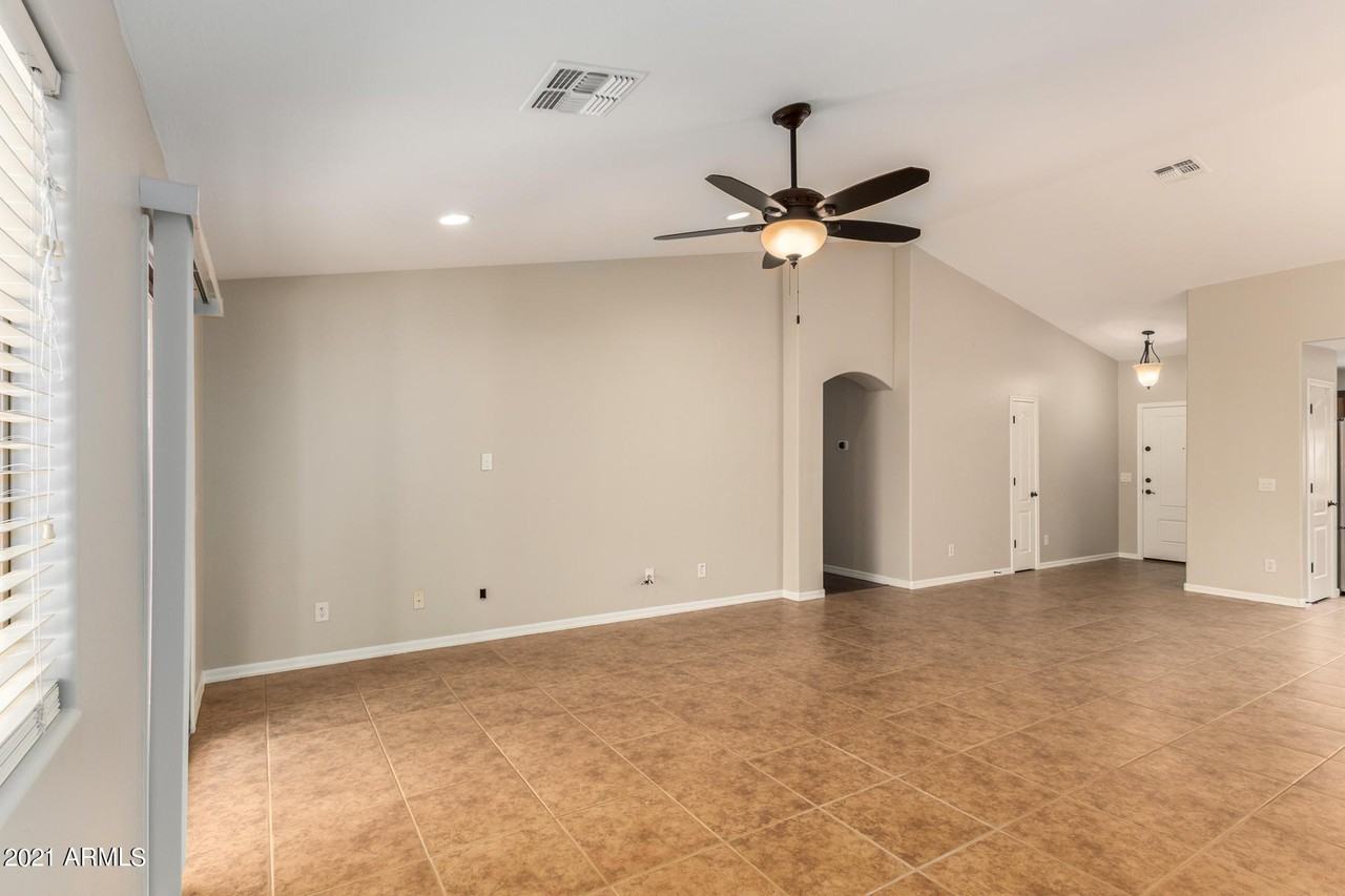 2530 E Barbed Wire Pass - Photo 5 of 24