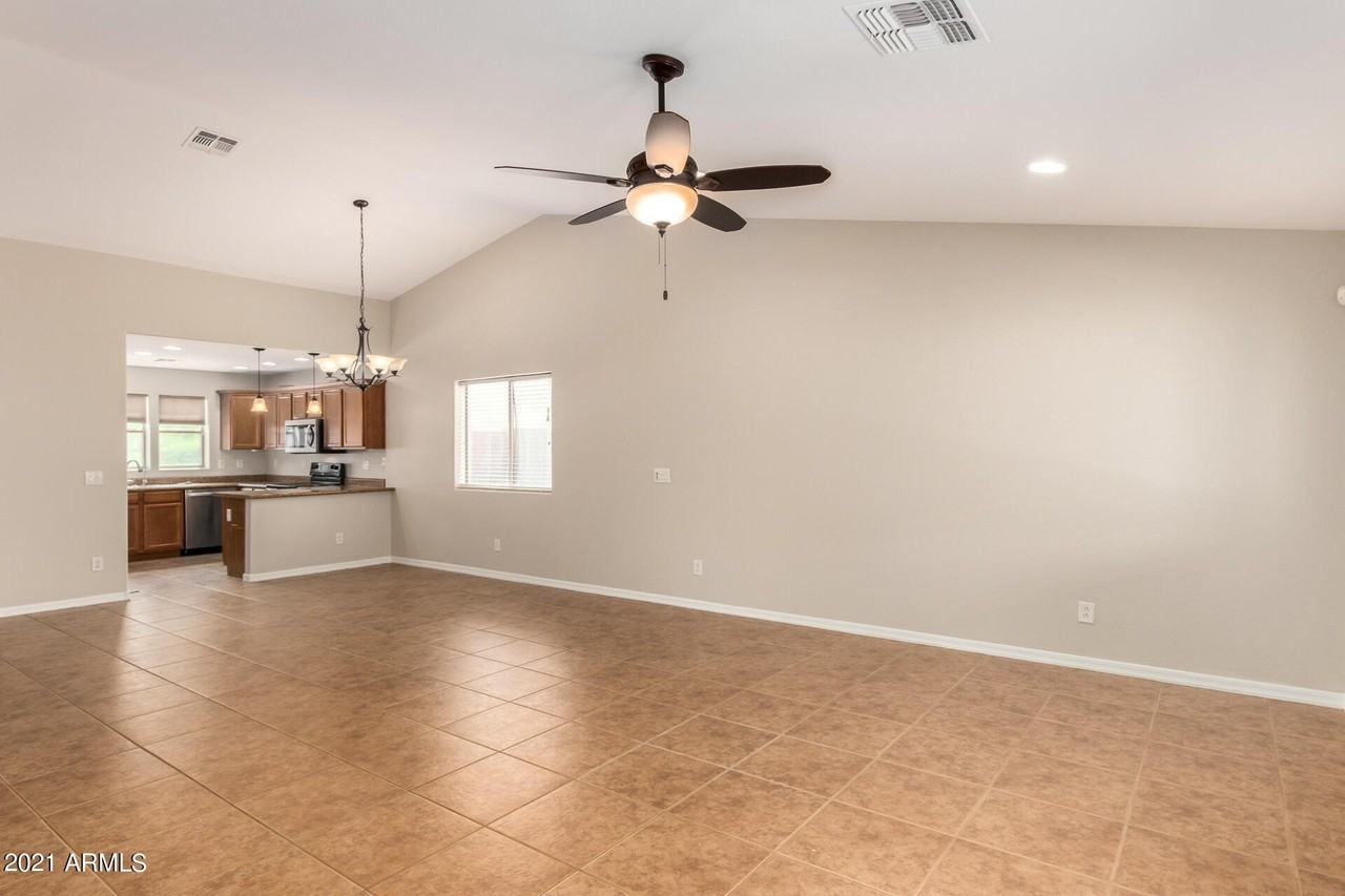 2530 E Barbed Wire Pass - Photo 6 of 24