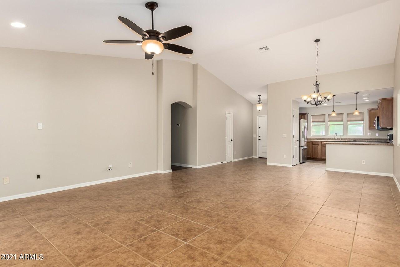 2530 E Barbed Wire Pass - Photo 7 of 24