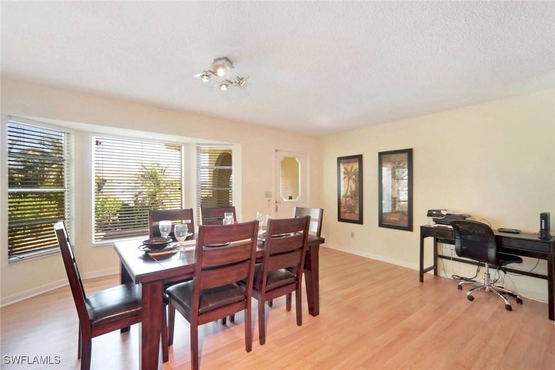 1140 Sw 44th St - Photo 4 of 13