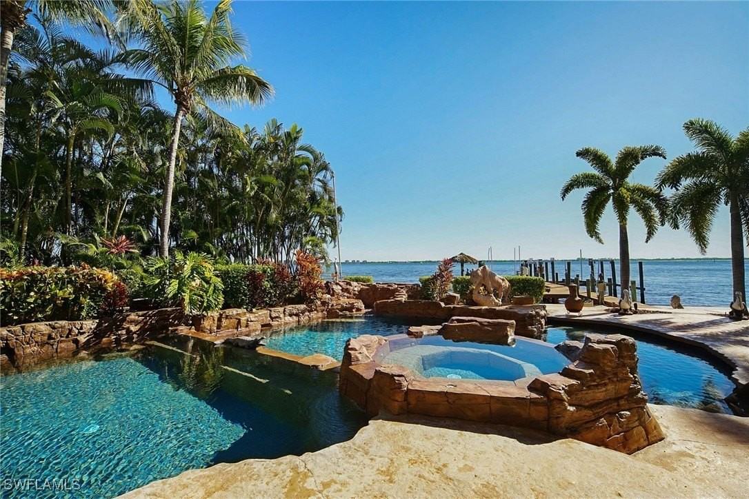 232 Bayshore Dr - Photo 3 of 28