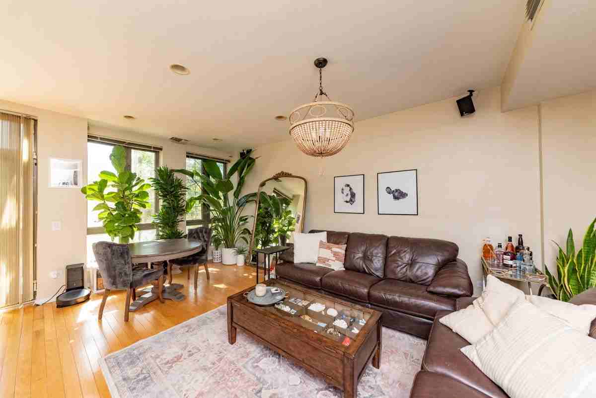 400 N Clinton St #307 - Photo 4 of 8