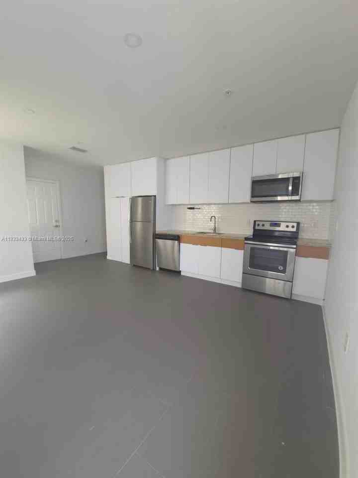 1211 Euclid Ave #11 - Photo 5 of 19