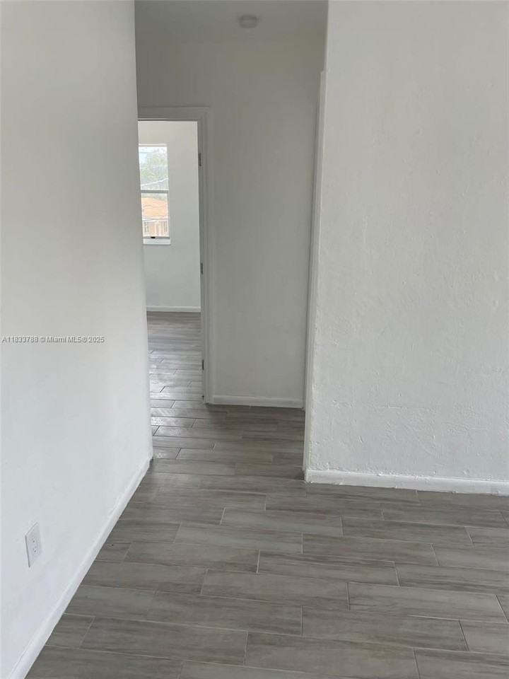 1261 Nw 59th St #4 - Photo 6 of 7