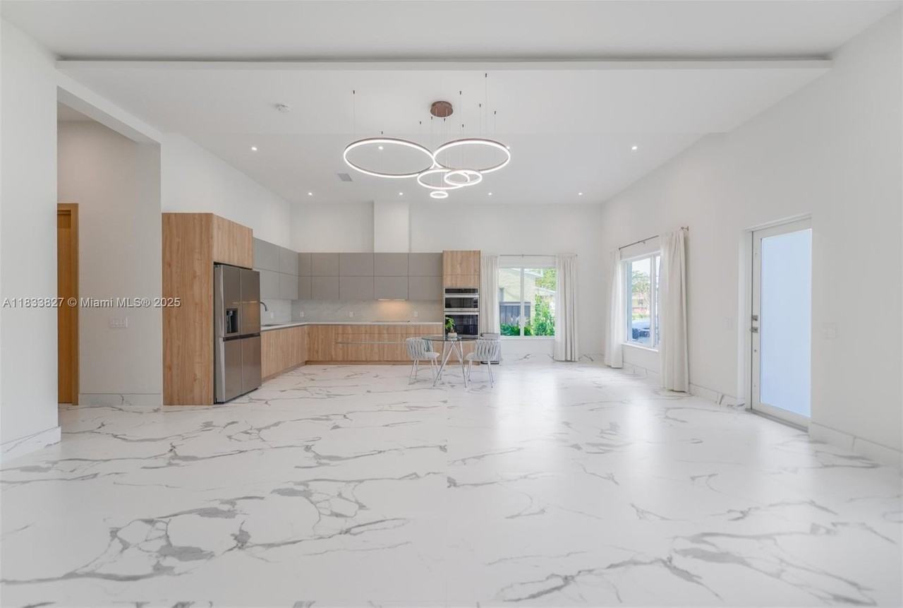 635 Sw 9th St #0 - Photo 2 of 39