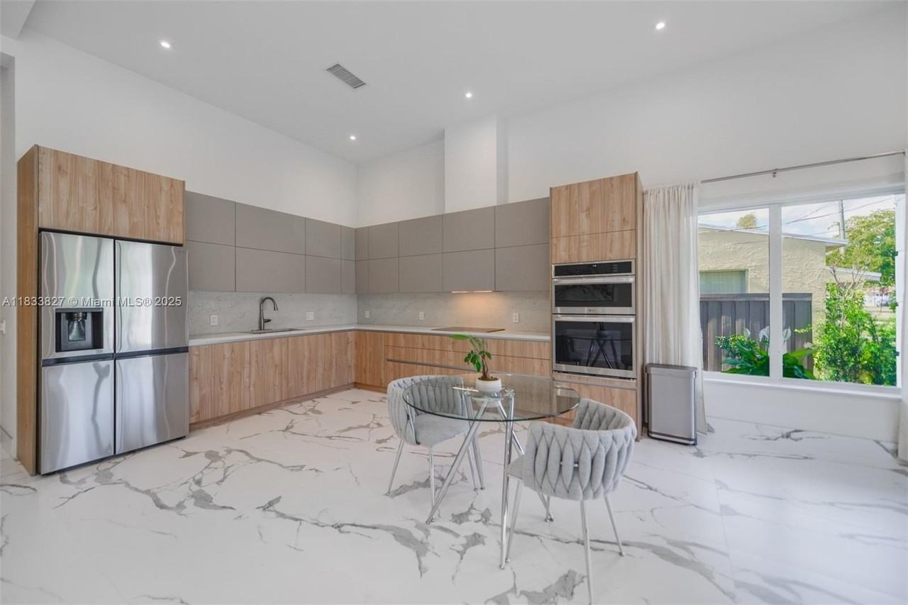 635 Sw 9th St #0 - Photo 6 of 39