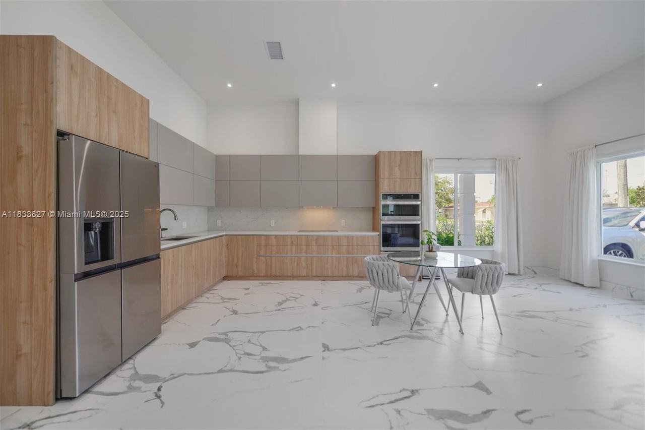 635 Sw 9th St #0 - Photo 7 of 39