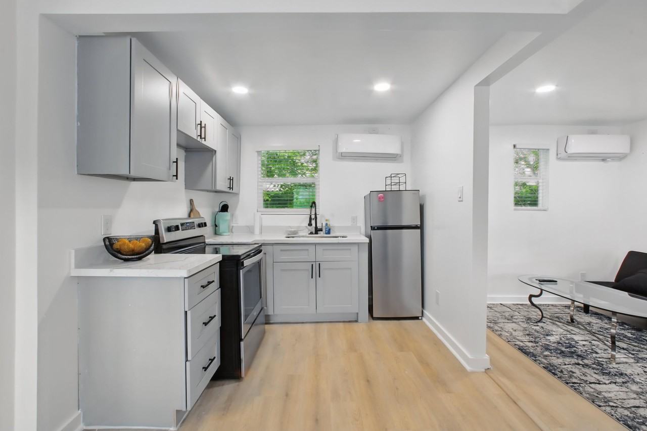 Pease St - Photo 2 of 10