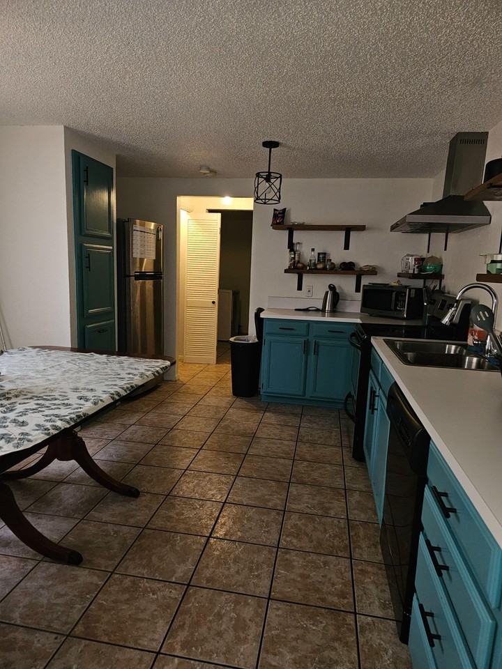 Flower Drive - Photo 4 of 11